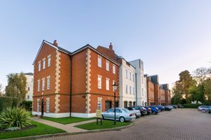 Anne of Cleves, Queens Reach, East Molesey- click for photo gallery
